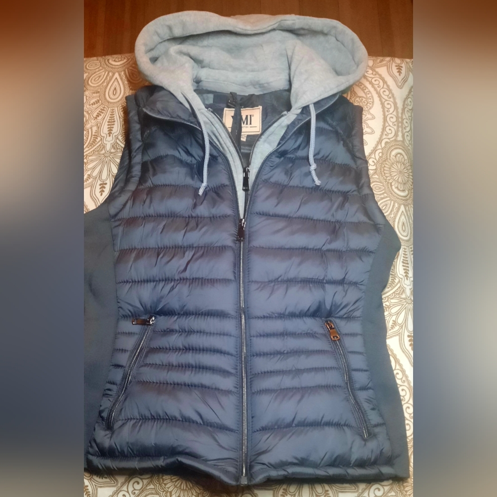 YMI collection Women's size medium Puffer Vest with removable Hood